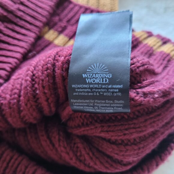 Harry Potter Gryffindor Quidditch Sweater From NYC Store Size XS - Picture 11 of 11